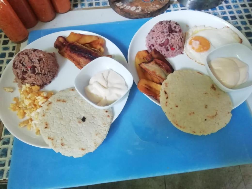 Bed and Breakfast Donde Familia Manito Paquera Exterior foto